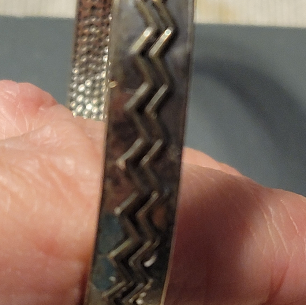 Silver Zigzag Patterned Bracelet - image 2